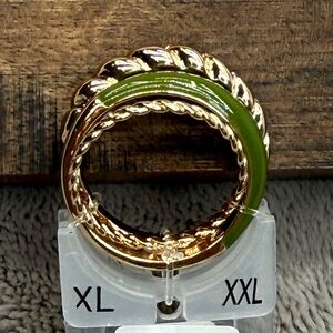 🚨3 for $15🚨 Gold-tone and Green Enamel Ring Set. Size 9 and 10